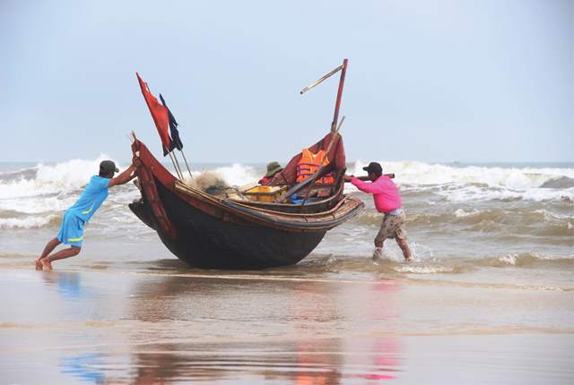 Hẩm hiu phận “lộng”