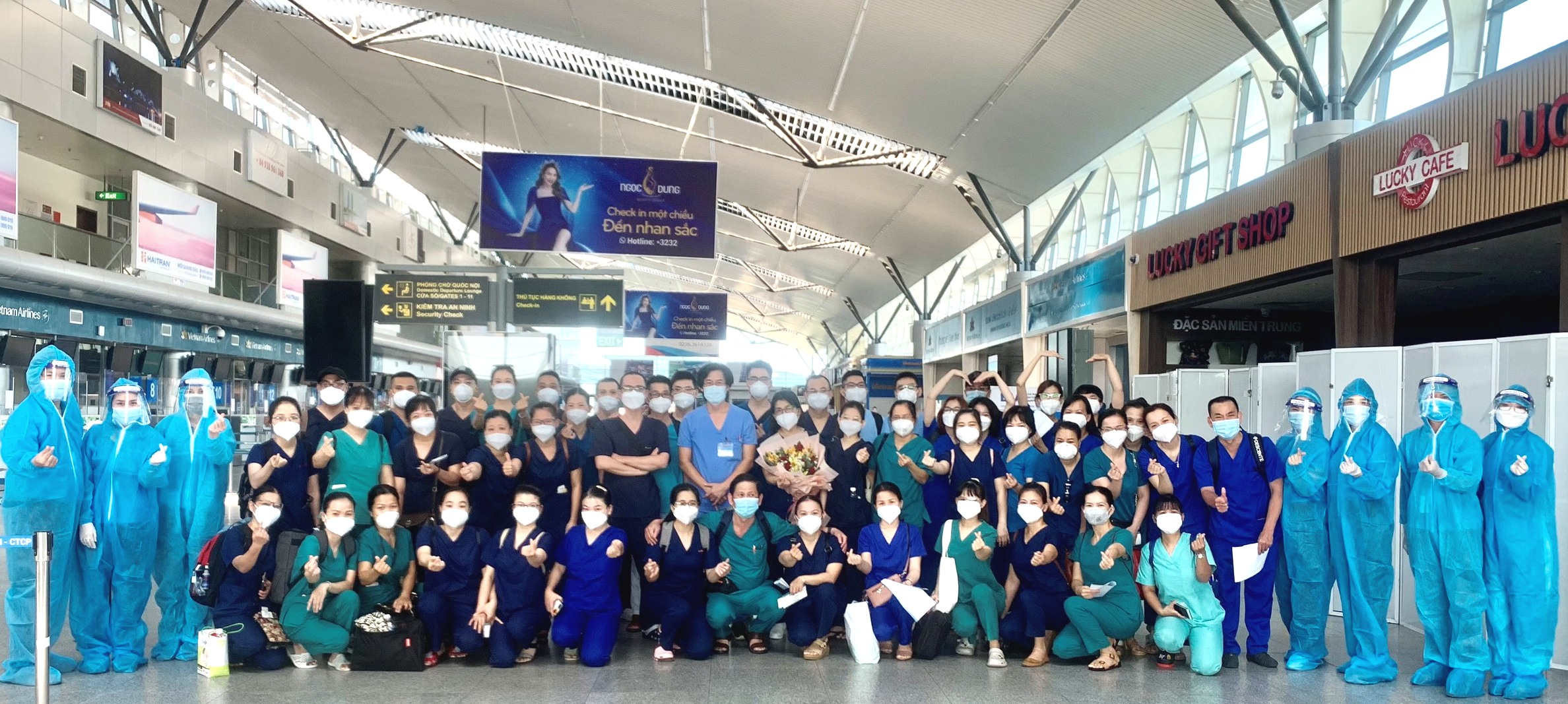 Vận chuyển đoàn y bác sĩ Đà Nẵng đảo quân tiếp sức TP HCM chống dịch