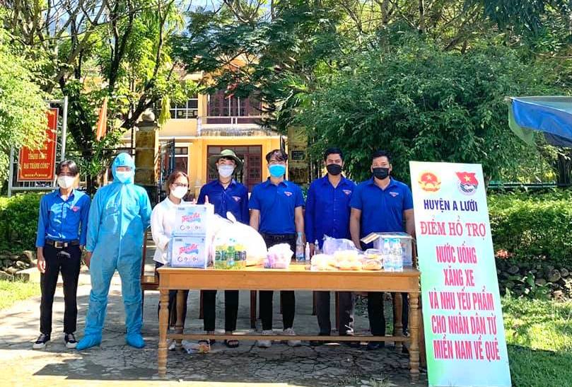 A Lưới tổ chức hai điểm hỗ trợ người dân từ miền Nam về quê