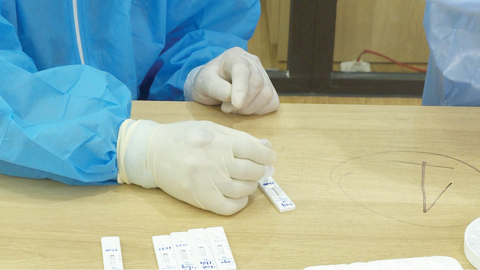 Chủ động tầm soát COVID-19 với test nhanh kháng nguyên