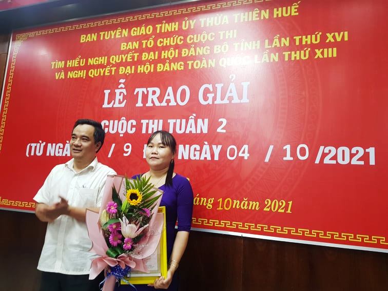 Trao giải tuần 2 cuộc thi tìm hiểu Nghị quyết của Đại hội Đảng toàn quốc và Đại hội Đảng bộ tỉnh