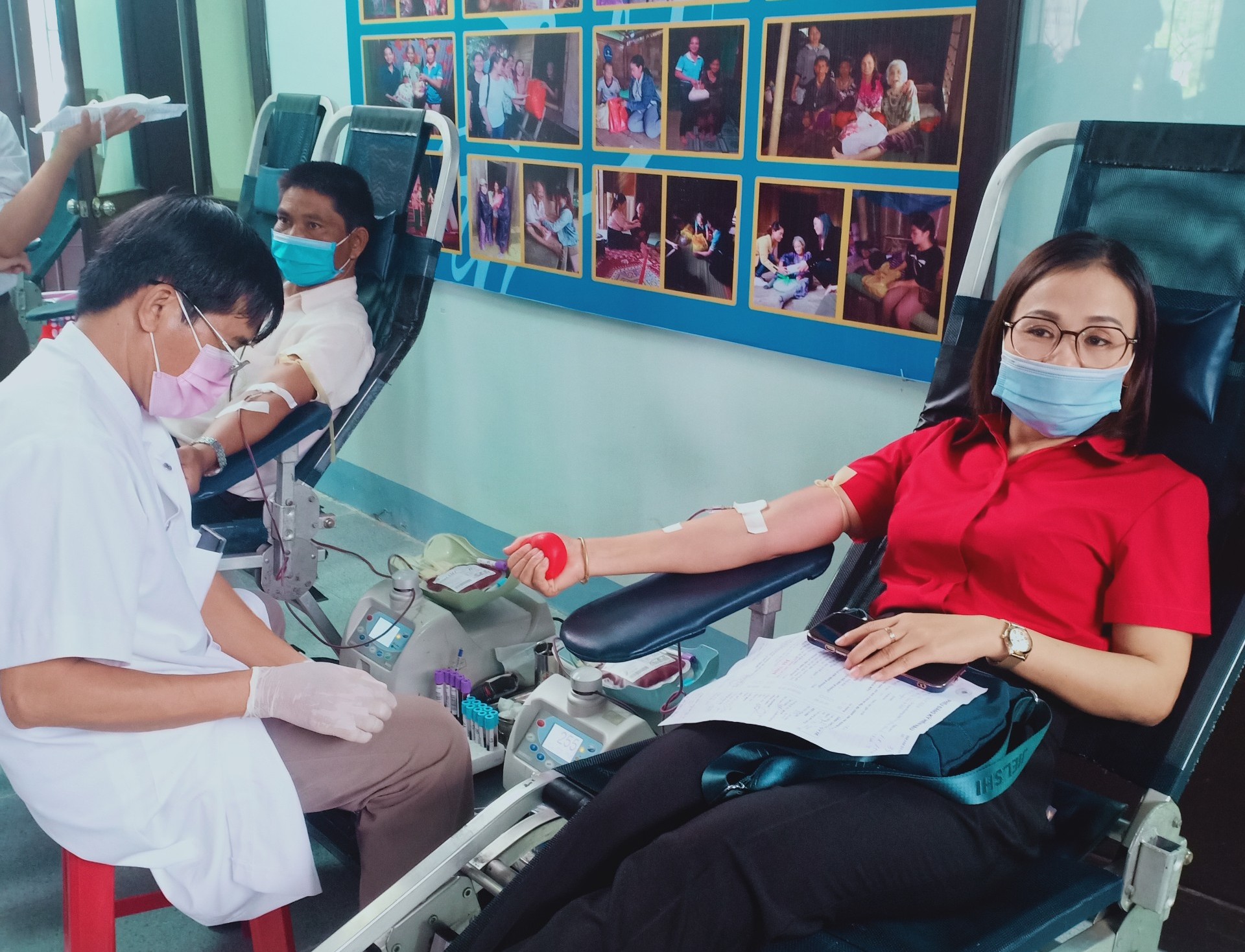 Tiếp nhận hơn 370 đơn vị máu từ cán bộ, người dân A Lưới