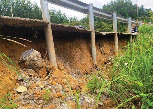 Chủ động thông đường bị sạt lở do mưa lớn