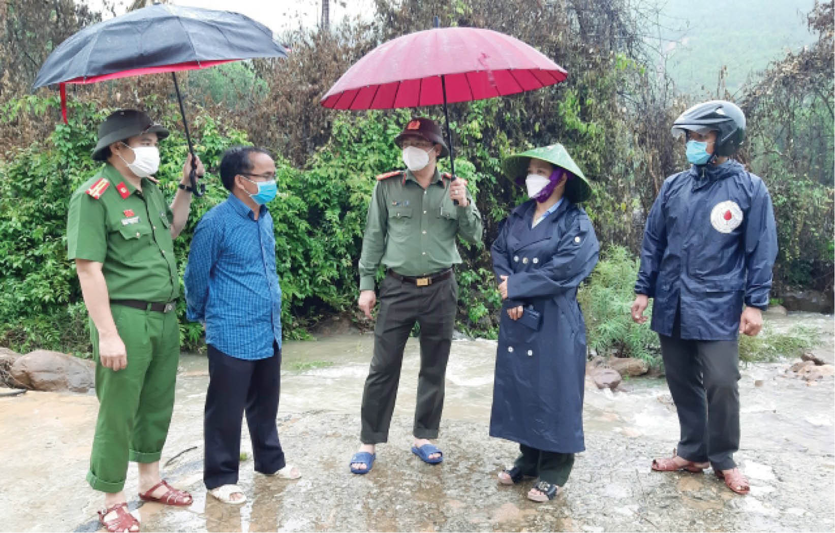 An toàn cho người đi rừng mùa lụt bão