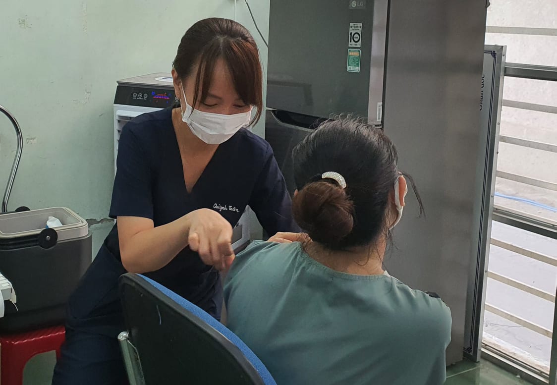 Tăng cường các biện pháp giám sát y tế, theo dõi sức khỏe tại nhà