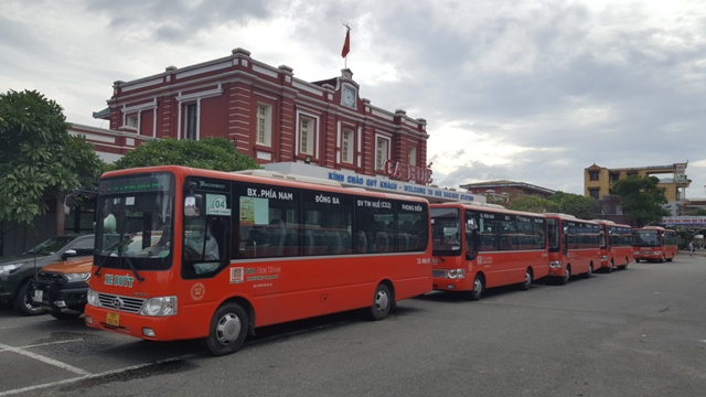 Đưa hơn 600 người dân về quê bằng tàu hỏa