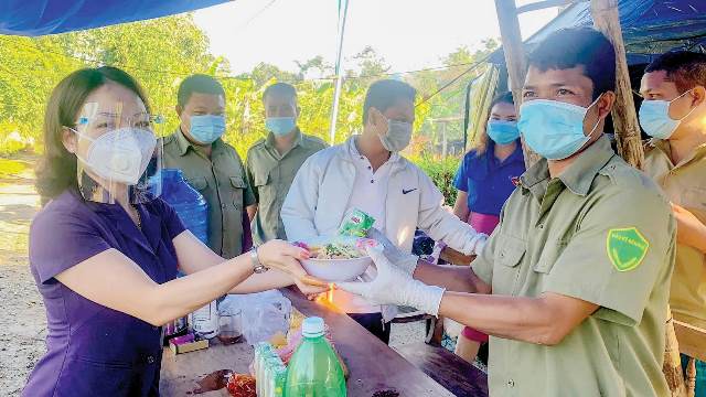 Nữ cán bộ vùng cao năng nổ trên nhiều mặt trận