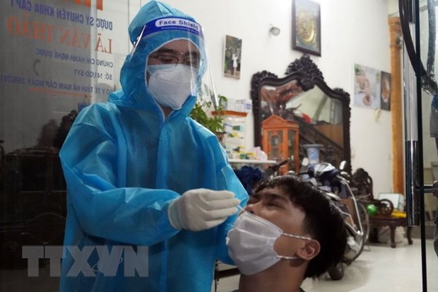 Vẫn có cơ sở y tế chưa làm đúng chỉ định, thu phí xét nghiệm COVID-19