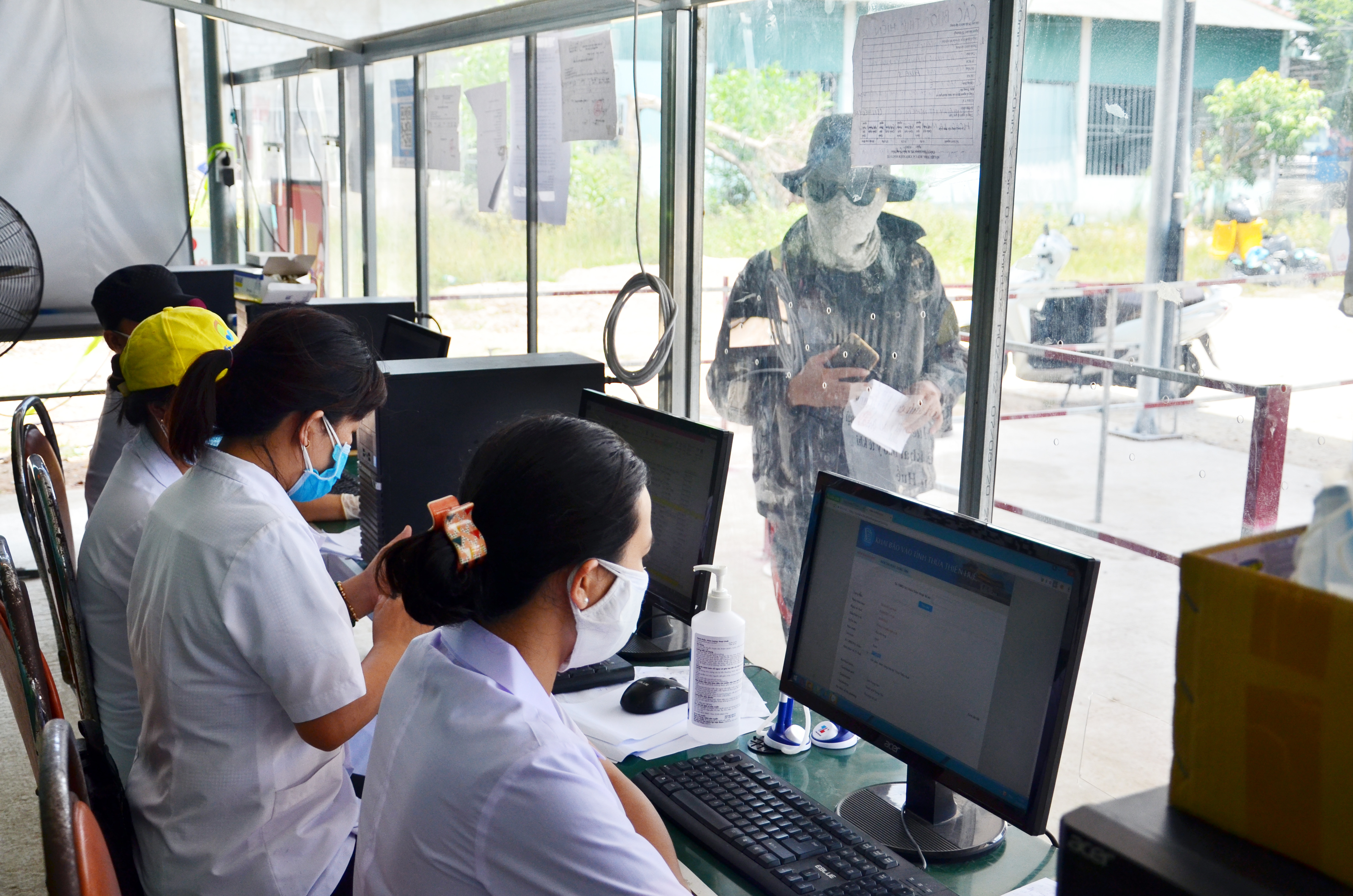 Ghi nhận thêm 5 ca mắc COVID-19, trong đó 4 ca ở thị trấn Lăng Cô