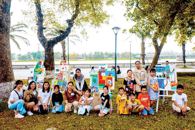 Sending love through paintings