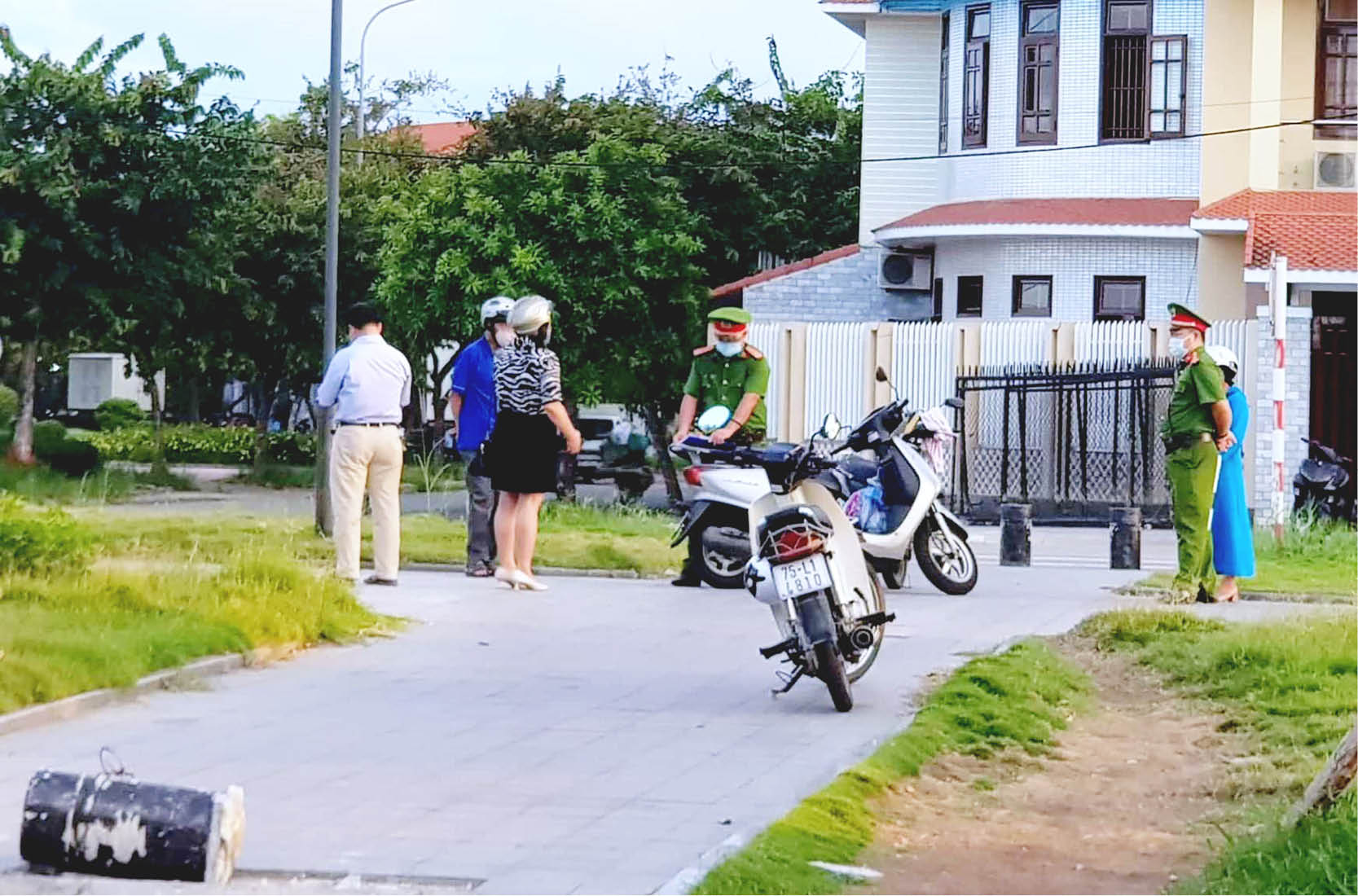 Xử lý, chấn chỉnh xe máy chạy vào đường đi bộ