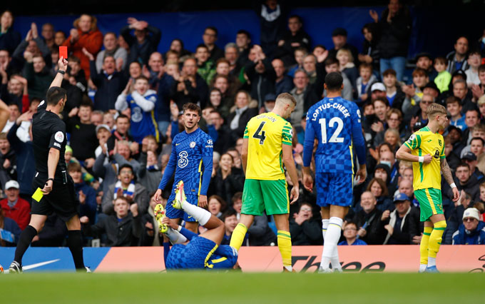 Chấp tiền đạo, The Blues vẫn dễ dàng thảm sát tân binh