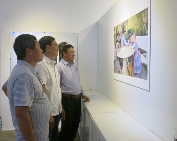 “Women Portraits” photo exhibition