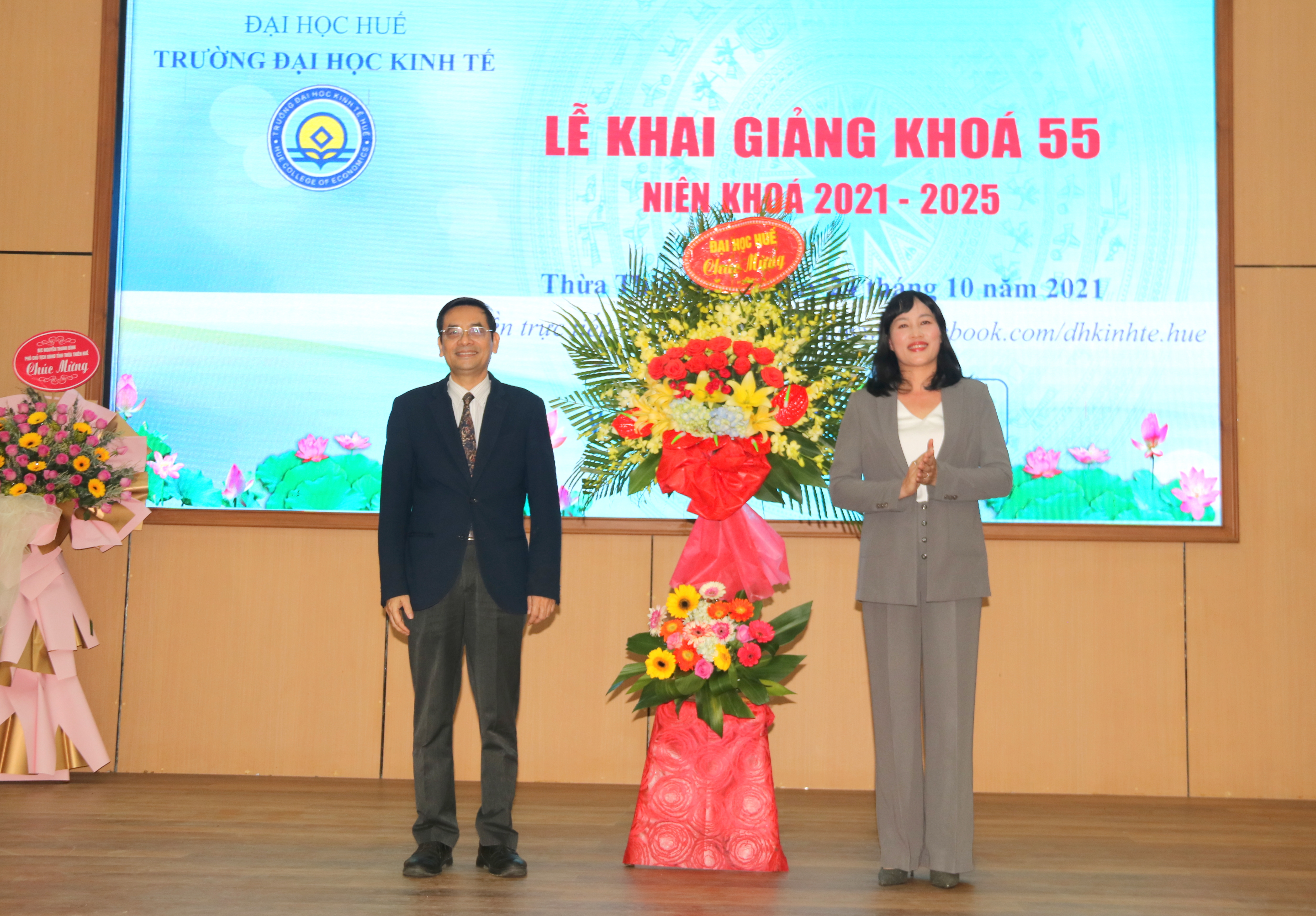 Trường đại học Kinh tế chào đón hơn 2 600 tân sinh viên