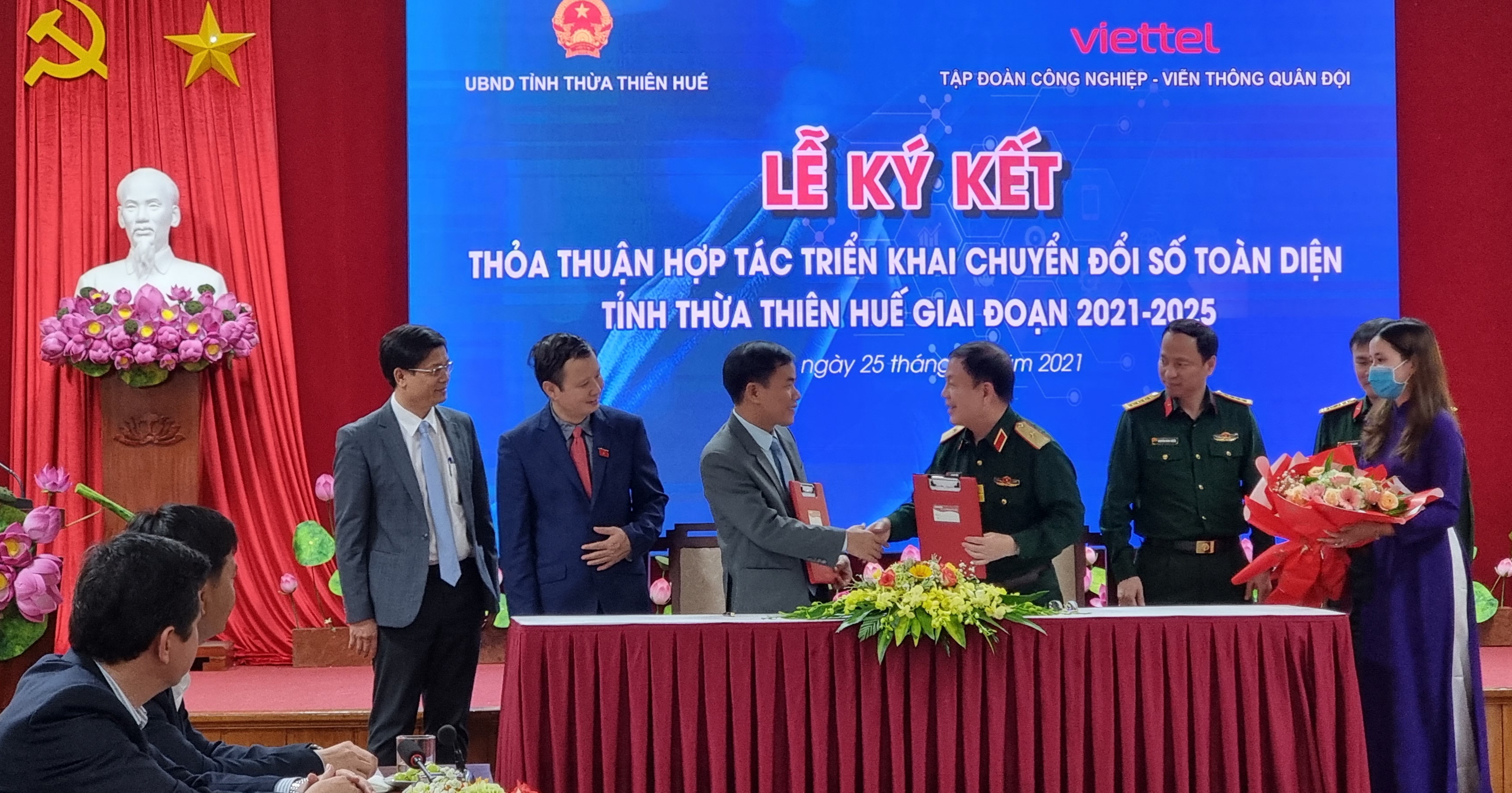 Ký kết thoả thuận hợp tác chuyển đổi số toàn diện