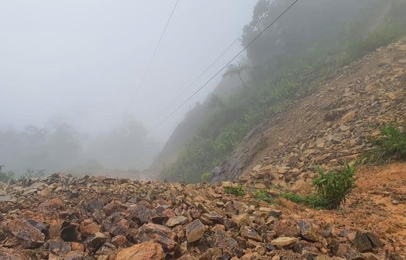 Mưa lớn lại gây ra nhiều điểm sạt lở tại A Lưới