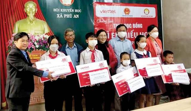 Khuyến học từ nhà ra cộng đồng