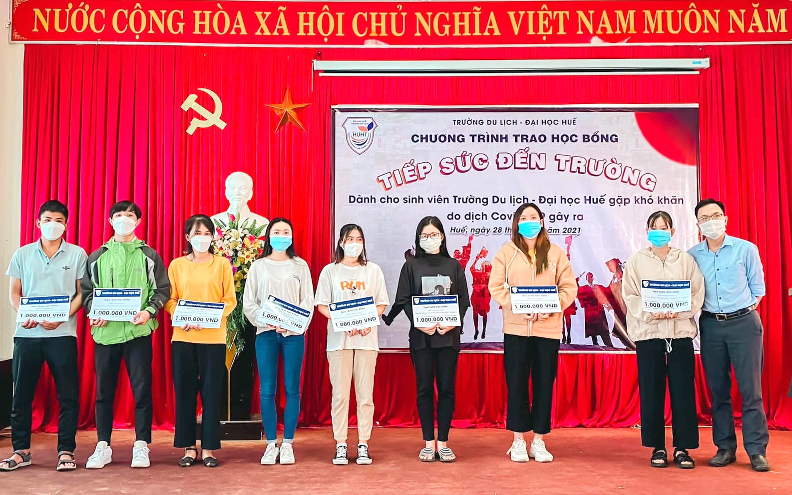 “Tiếp sức đến trường” cho 40 sinh viên gặp khó khăn