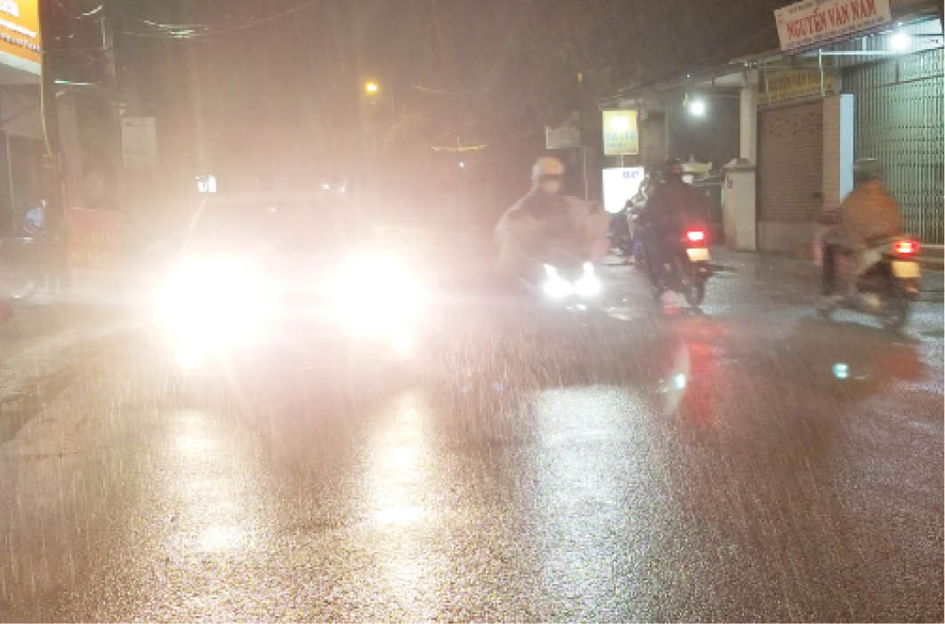 Nguy hiểm từ việc phương tiện giao thông bật đèn pha ban đêm