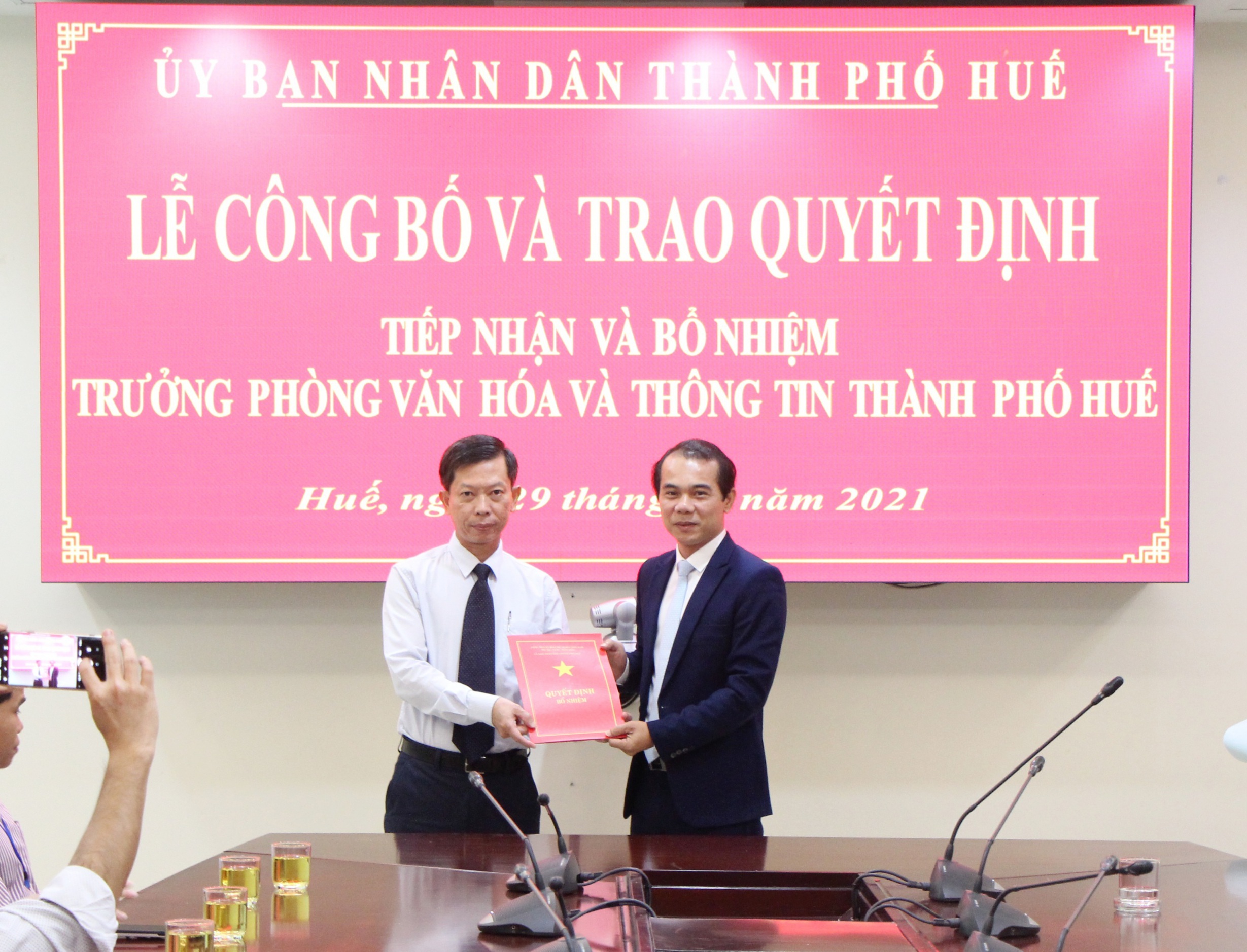 Trao Quyết định bổ nhiệm Trưởng Phòng Văn hóa và Thông tin TP Huế