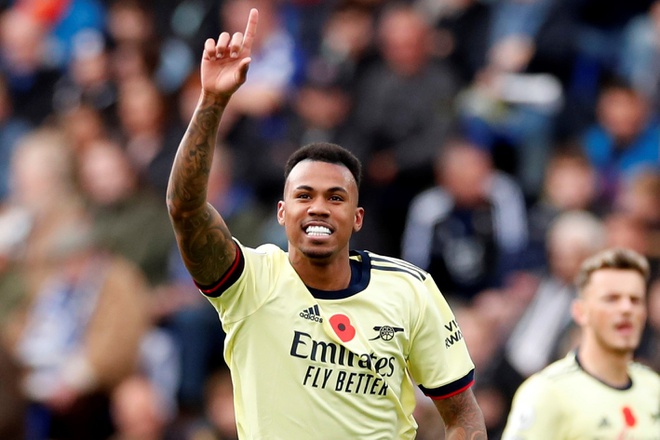 Pháo thủ áp sát Top 4