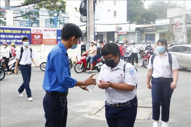 Bộ Giáo dục và Đào tạo phối hợp với Bộ Y tế triển khai mở cửa trường học đảm bảo an toàn