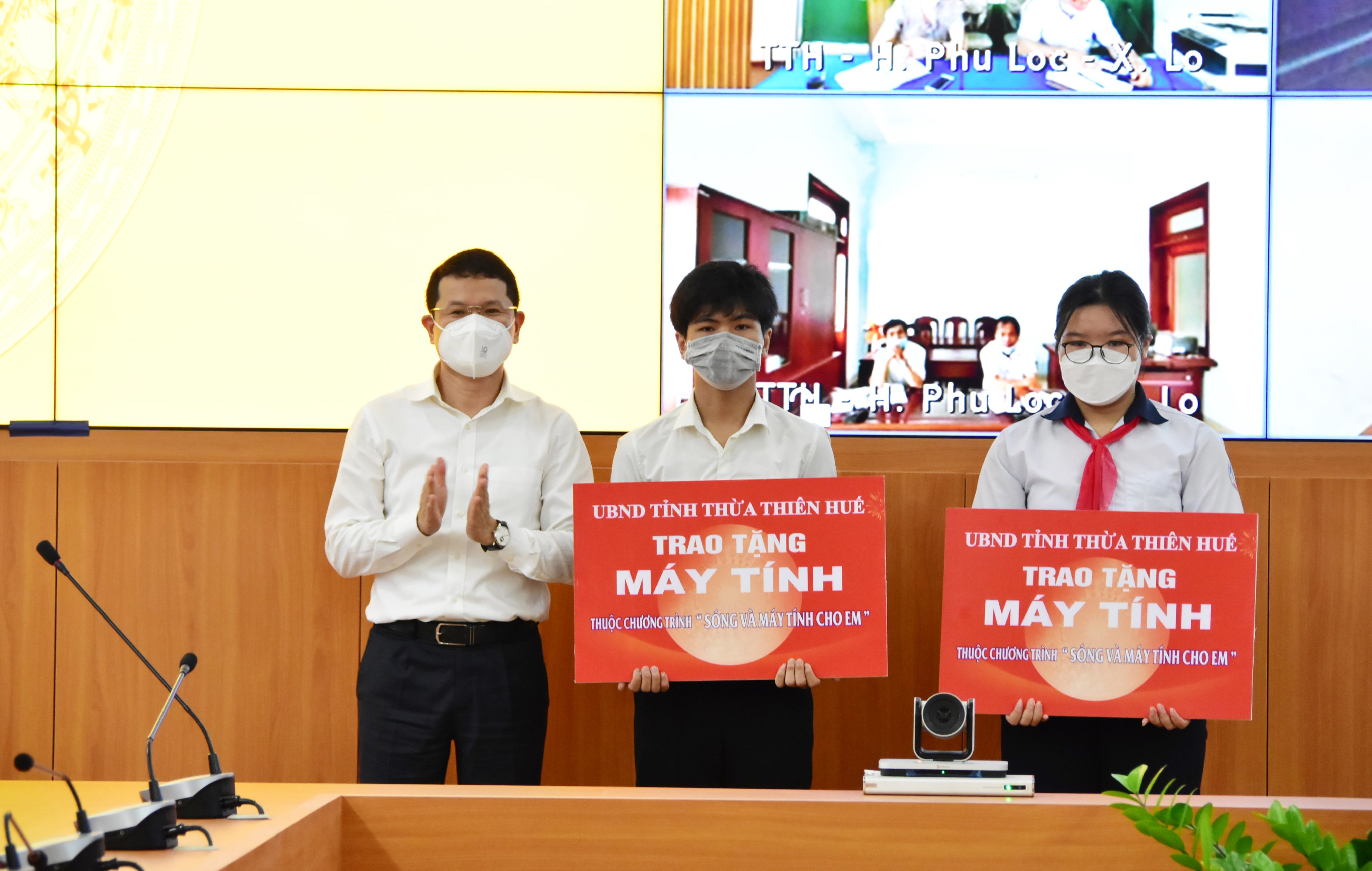 Đảm bảo 100 học sinh, sinh viên thuộc hộ nghèo, cận nghèo có máy tính học trực tuyến