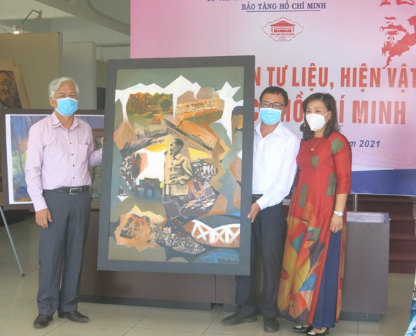 Trao tặng 39 tư liệu, hiện vật cho Bảo tàng Hồ Chí Minh