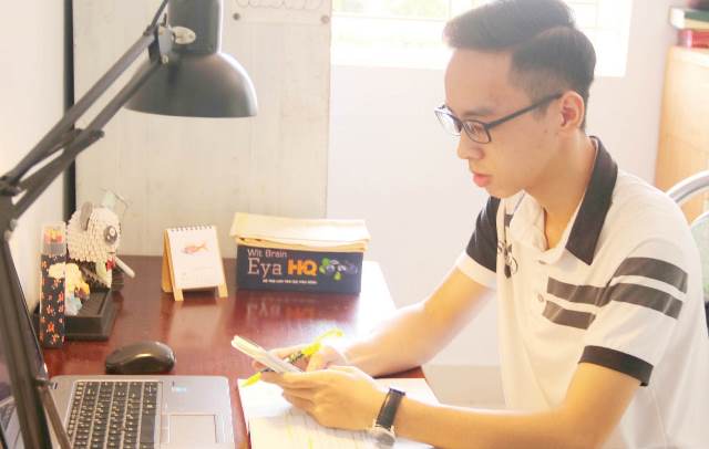 Từ nam sinh “rớt” đại học thành thủ khoa toàn quốc