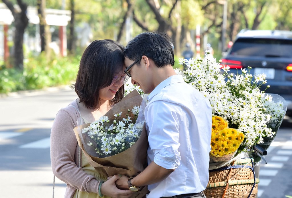 Họa mi xuống phố