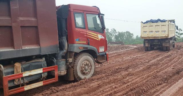 Đường xuống cấp, khổ dân