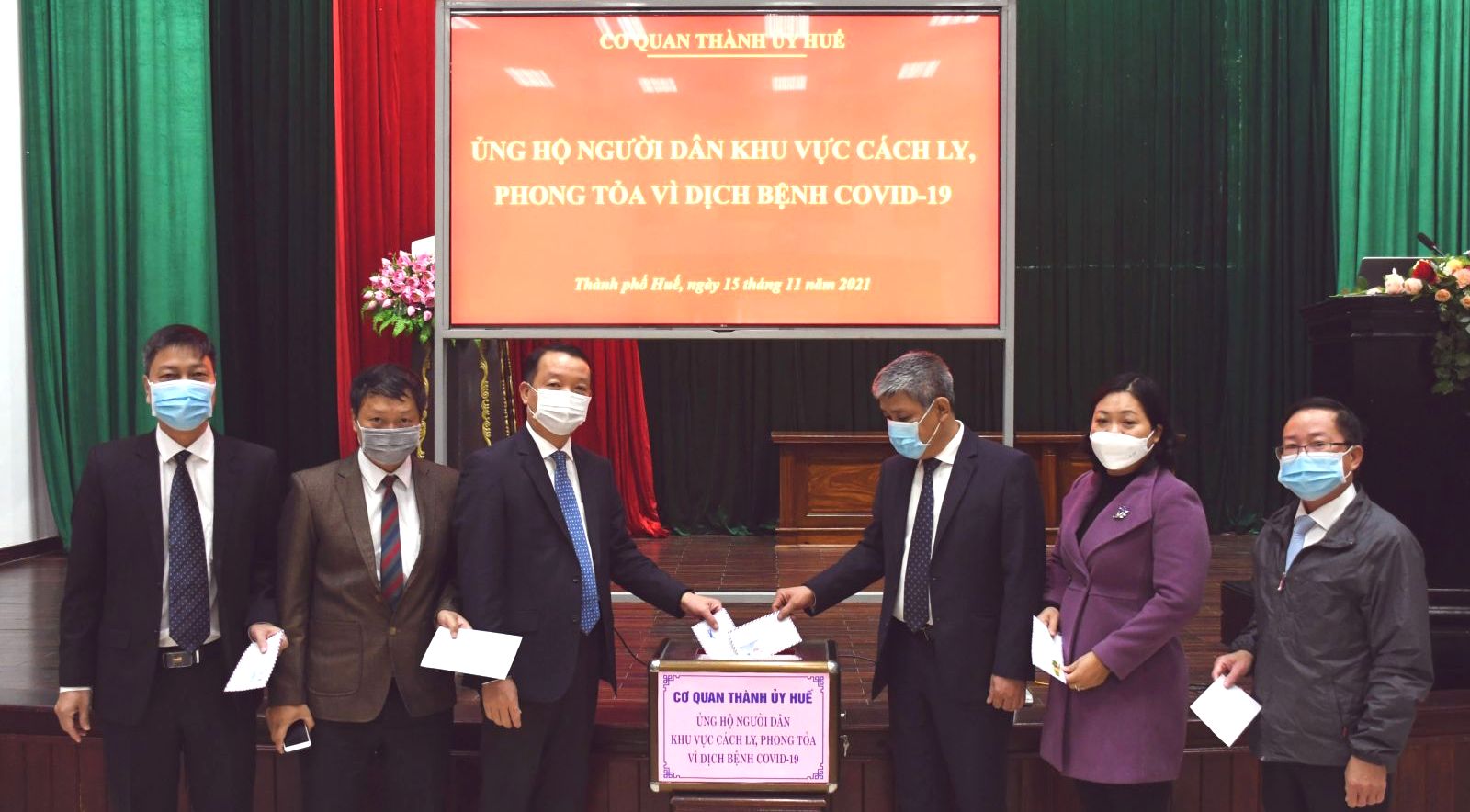 Quyên góp ủng hộ người dân khu vực cách ly, phong toả do dịch COVID- 19