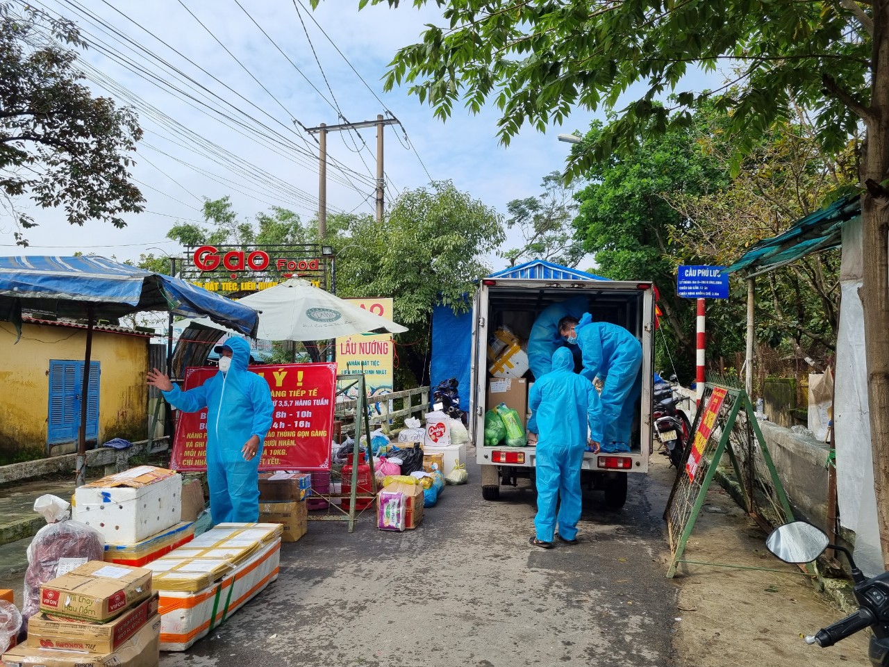 Mặt trận tỉnh hỗ trợ nhu yếu phẩm cho khu phong tỏa Cồn Hến