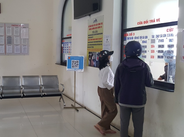 Vắng khách mua vé tàu Tết Nhâm Dần