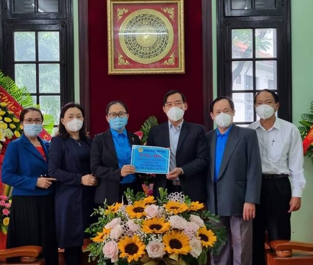 Ủng hộ gần 20 triệu đồng cho người dân khu vực phong toả, cách ly ở TP Huế