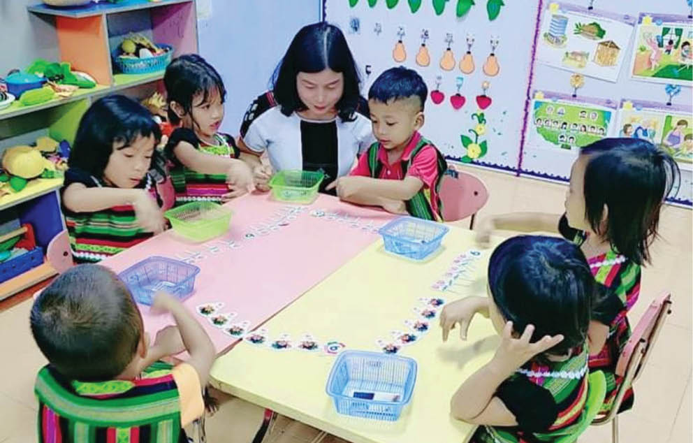 Cô giáo Pa Cô đam mê với nghề