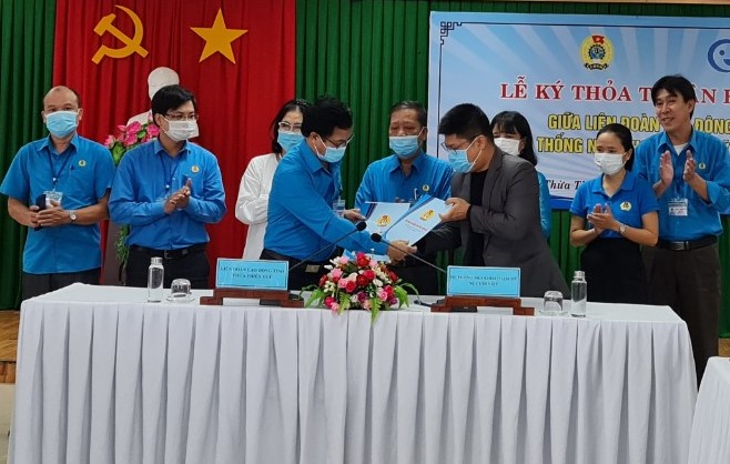 Ký kết hỗ trợ phúc lợi cho đoàn viên, công nhân lao động