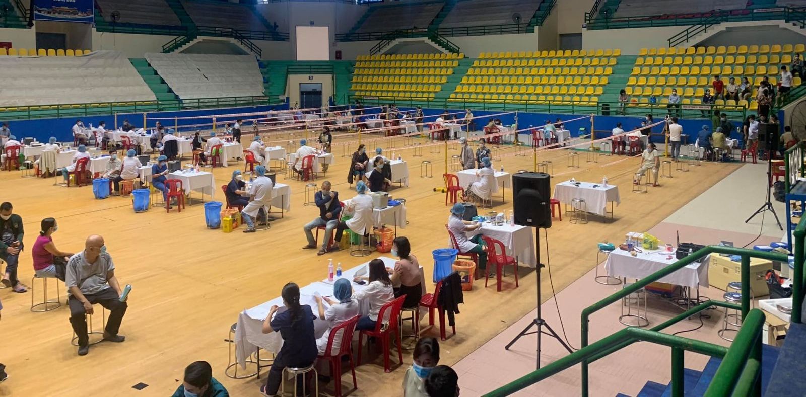 Phấn đấu hoàn thành tiêm vắc-xin mũi 1 cho người dân trên 18 tuổi trong hai ngày tới