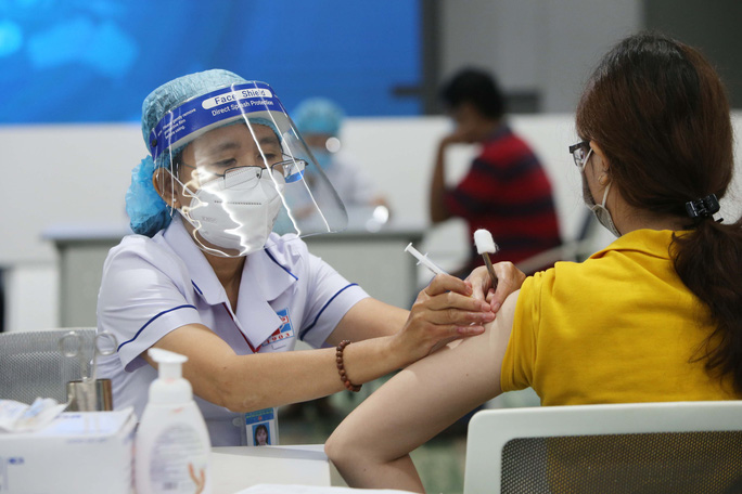 Chủ tịch UBND cấp huyện chịu trách nhiệm trước Ban Chỉ đạo tỉnh nếu tiêm vắc xin chậm tiến độ