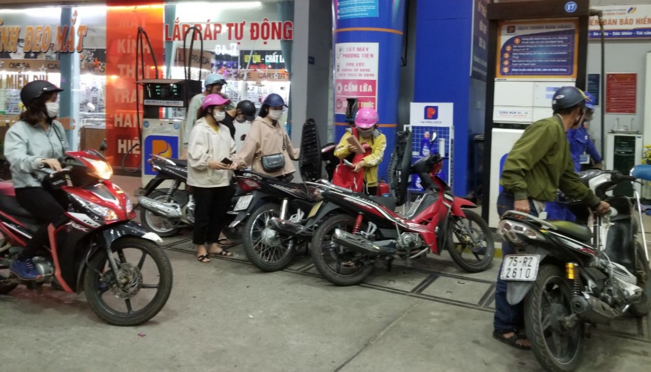 Giá xăng, dầu đồng loạt giảm