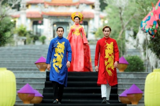 The program Hue people  Ao Dai introduced via online form