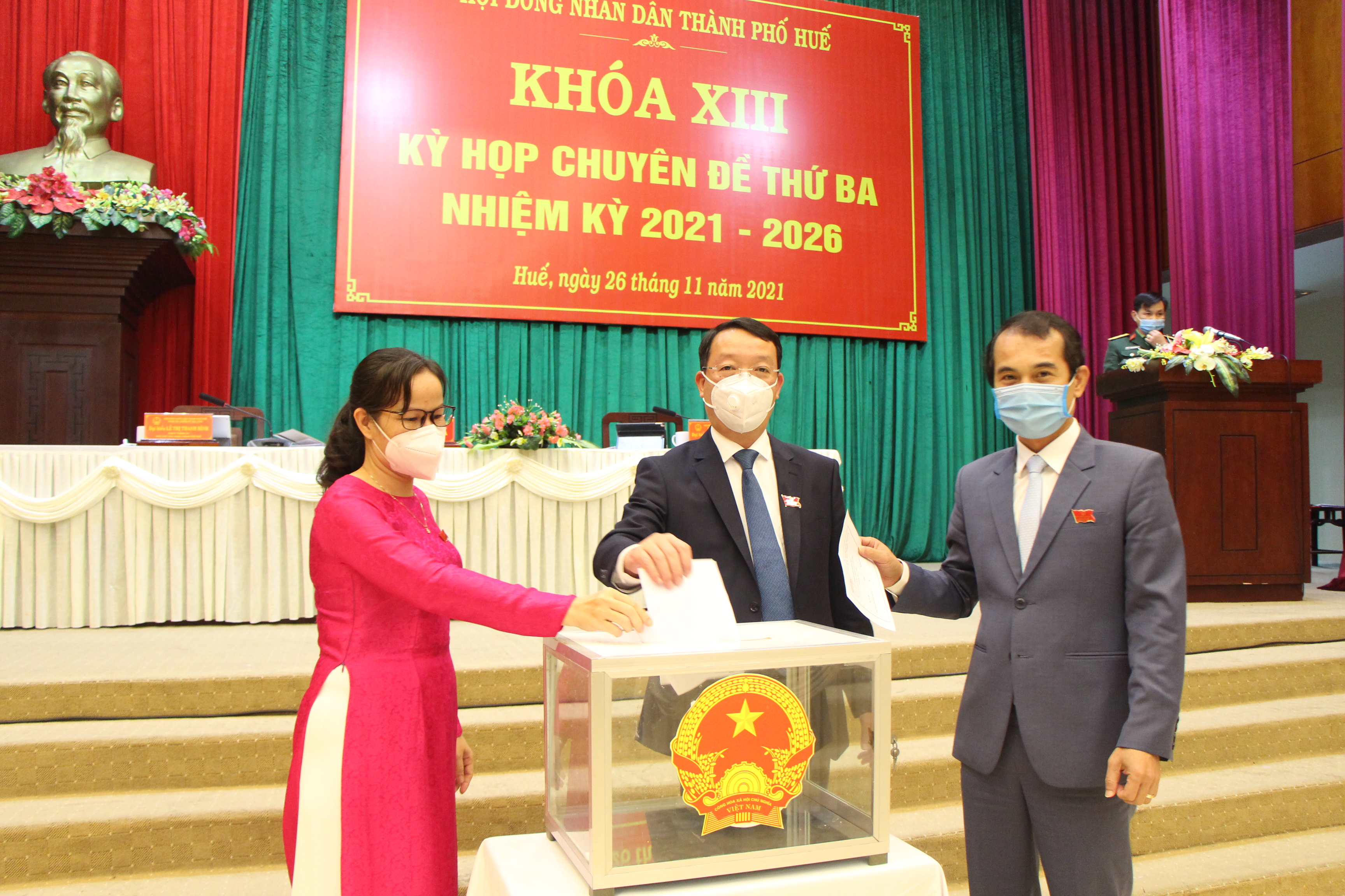 Thông qua kế hoạch đầu tư công trung hạn và phê duyệt chủ trương đầu tư nhiều dự án