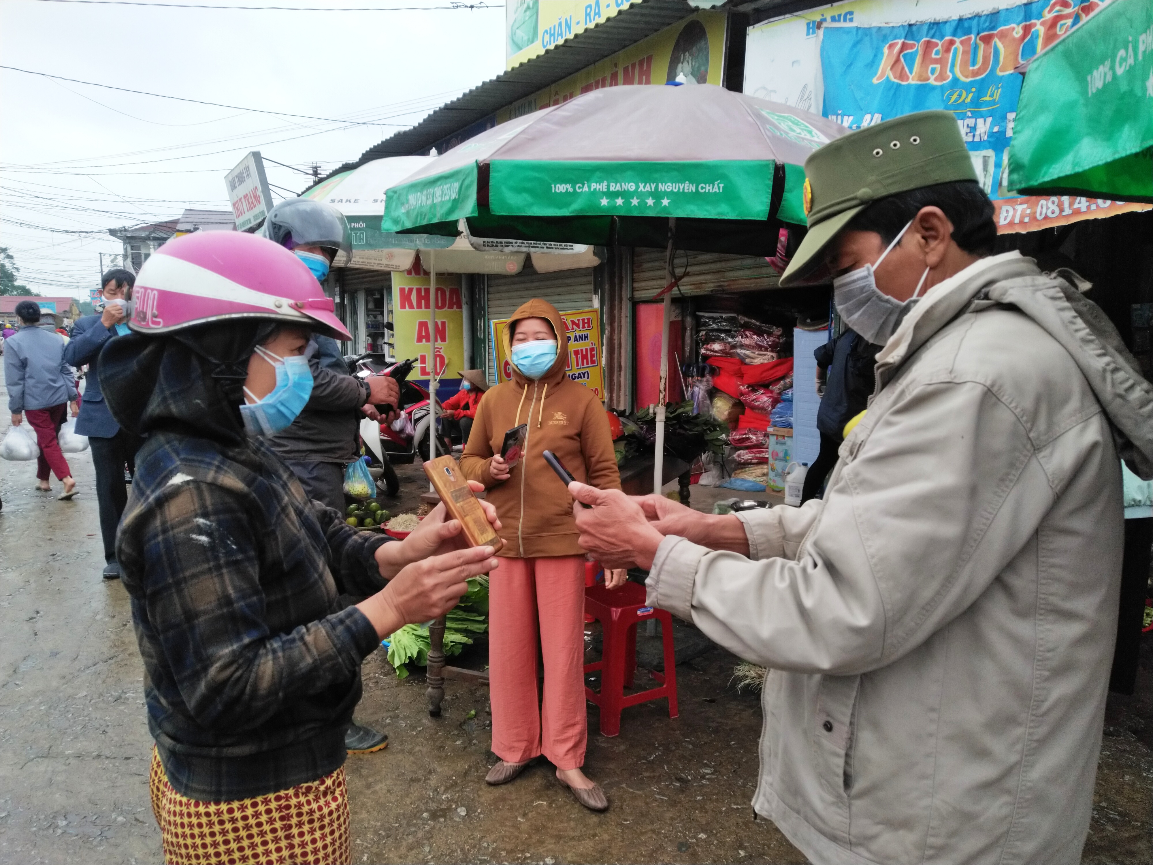 Tạm dừng buôn bán các mặt hàng không thiết yếu tại chợ An Lỗ sau khi phát hiện chùm ca bệnh mới