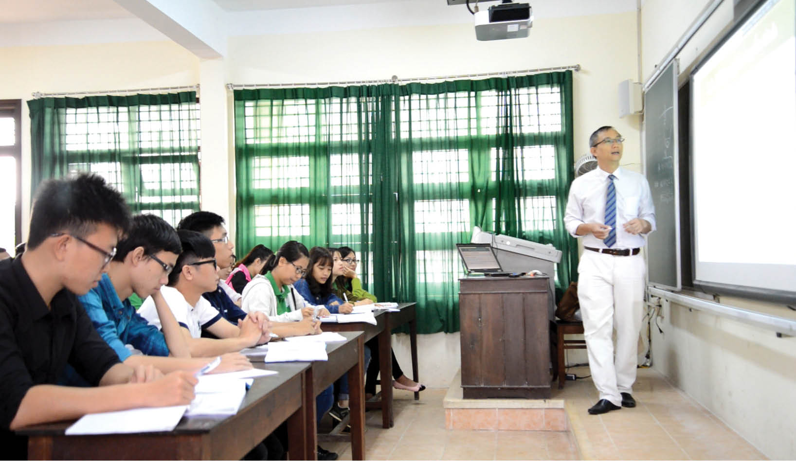 Phát triển Đại học Huế gắn với các chiến lược cụ thể