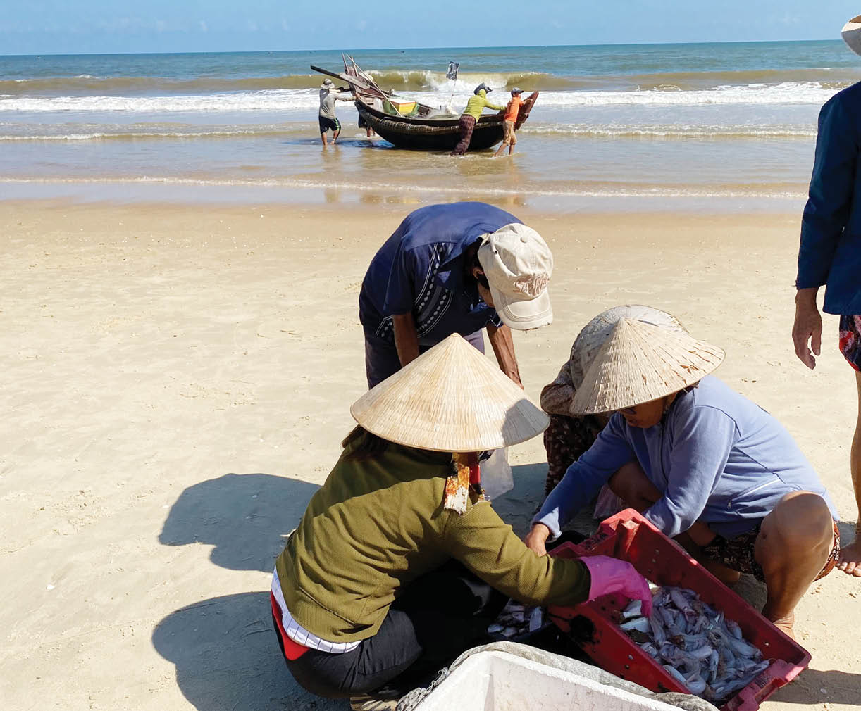 Nghĩa tình người làng biển