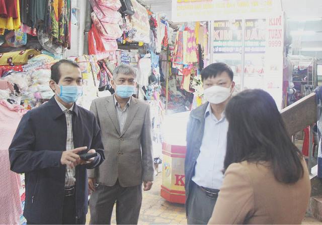 Phòng dịch ở các chợ truyền thống