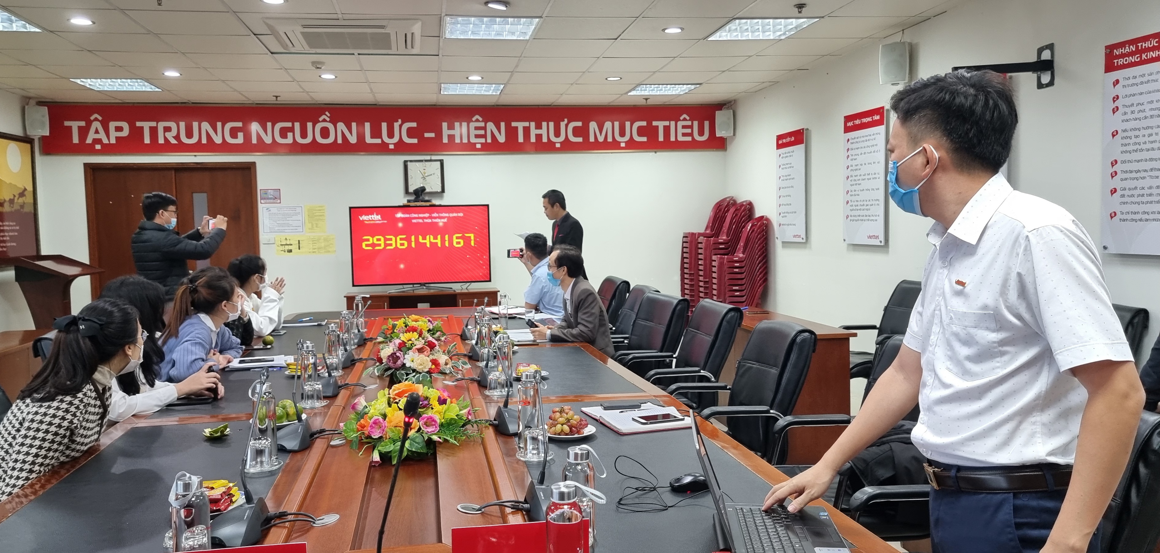 Viettel quay số chương trình “Đăng ký liền tay - Rinh ngay quà khủng”