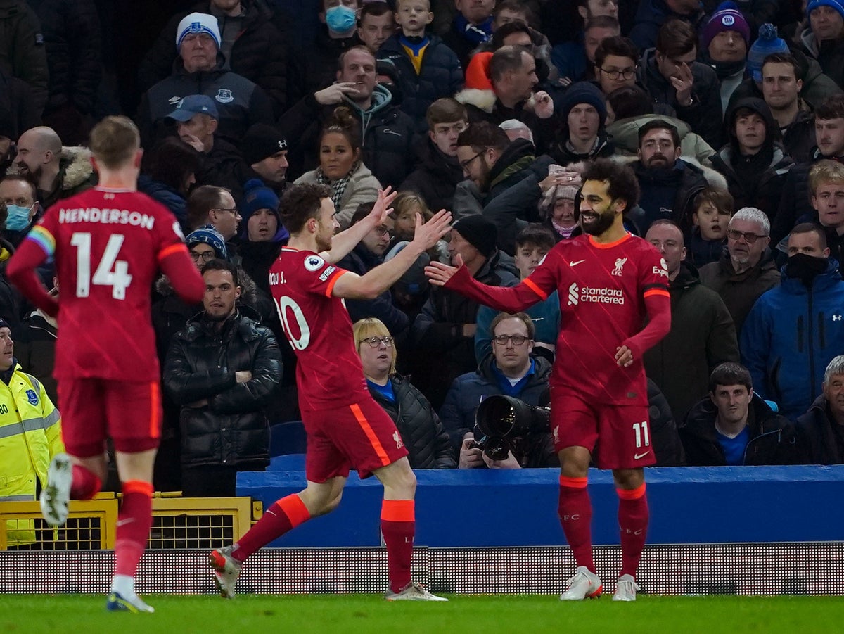 The Kop “làm gỏi” hàng xóm