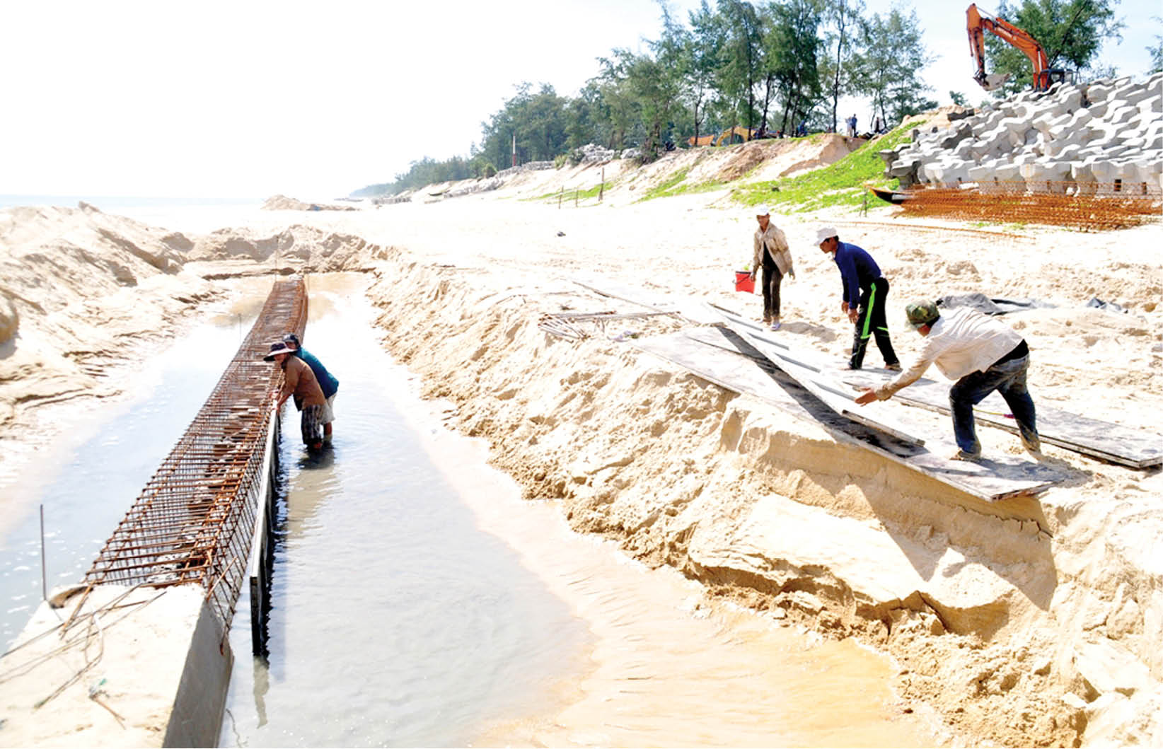 Đầu tư ứng phó sạt lở bờ biển