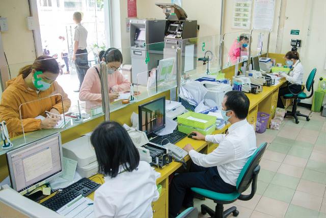 Chuyển đổi thẻ từ sang thẻ chip Khó về đích đúng hạn